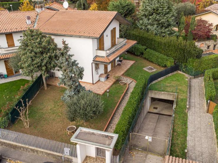 VILLA A SCHIERA CON GIARDINO ESCLUSIVO