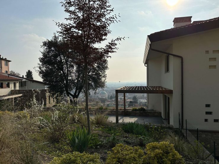 CASA SEMINDIPENDENTE CON BOX TRIPLO E GIARDINO PRIVATO A BERGAMO, CITTA’ ALTA COLLI