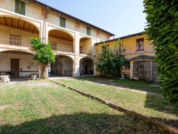 CASCINA/CASALE A CASTEL ROZZONE