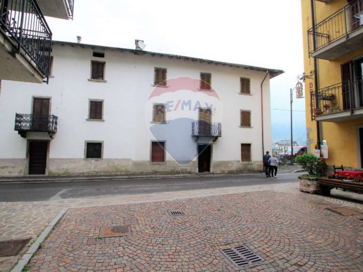 CASA INDIPENDENTE CON TRE APPARTAMENTI