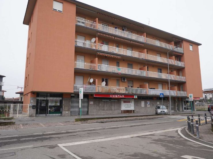 NEGOZIO A BONATE SOTTO