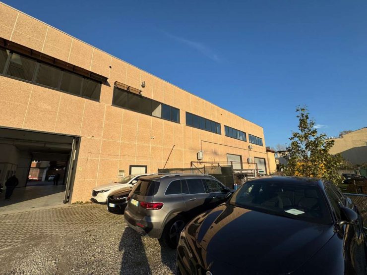 CAPANNONE INDUSTRIALE A COLOGNO MONZESE