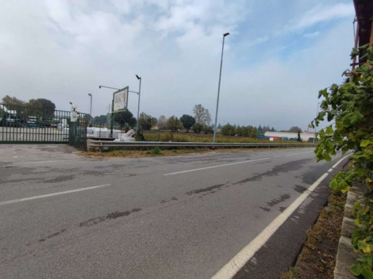Proponiamo terreno edificabile su strada di passaggio tra Lonato d/g e Castiglione d/s.
