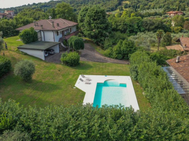 VILLA SINGOLA VISTA LAGO IN VENDITA A SALO’