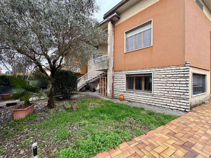 VILLA SINGOLA A CASTEL GOFFREDO