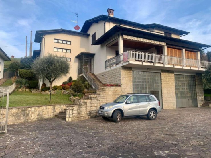 VILLA SINGOLA IN VENDITA A GANDINO