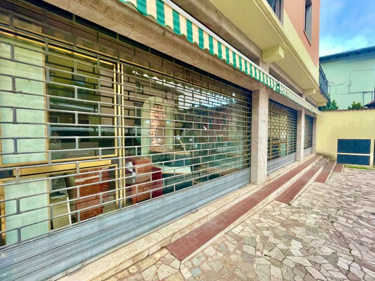 NEGOZIO A NUVOLERA