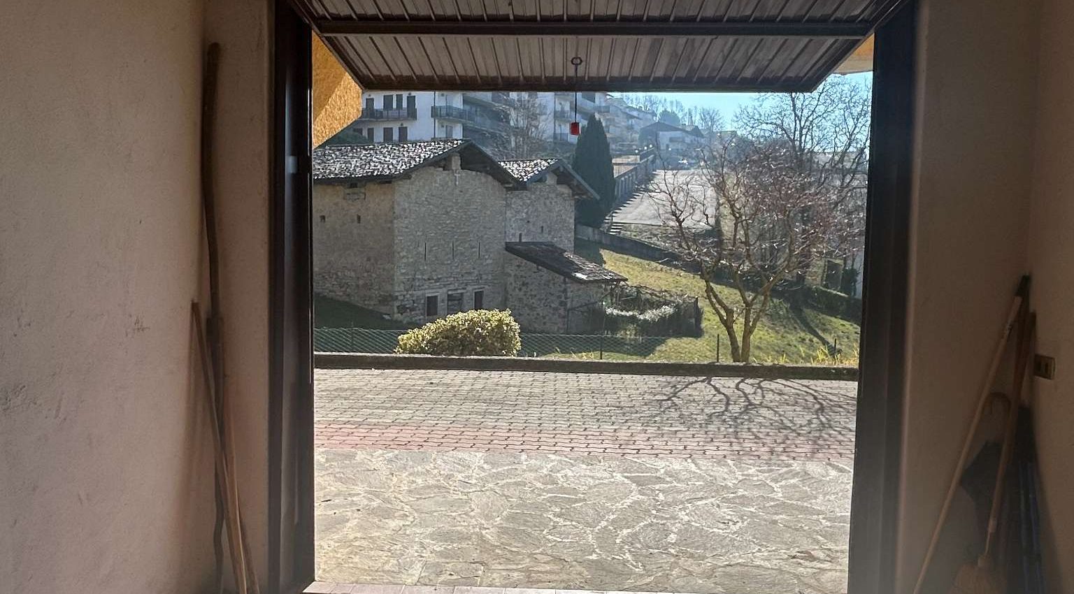 BILOCALE/TRILOCALE A COSTA SERINA CON TERRAZZO