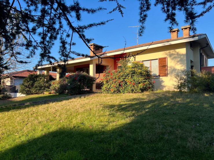 la villa con giardino: a soli 10 minuti da Desenzano.