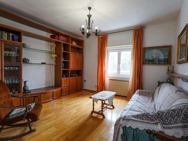 TRILOCALE CON TERRAZZO E BOX SINGOLO