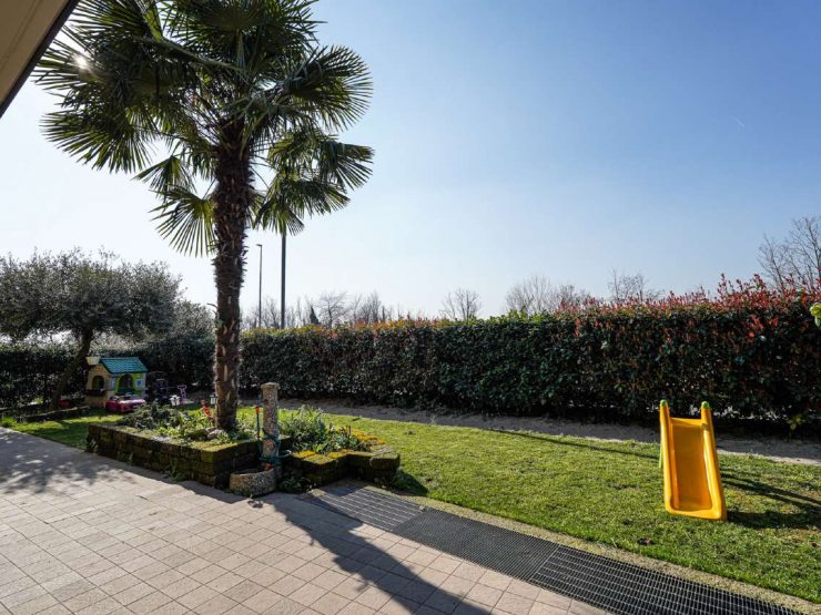 TRILOCALE CON GIARDINO PRIVATO, BOX E POSTO AUTO DI PROPRIETA’