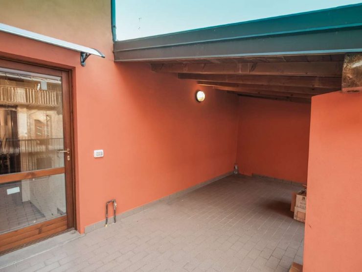 BILOCALE ARREDATO CON TERRAZZO