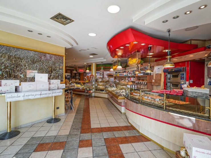VENDESI LICENZA PANETTERIA, GASTRONOMIA E PASTICCERIA