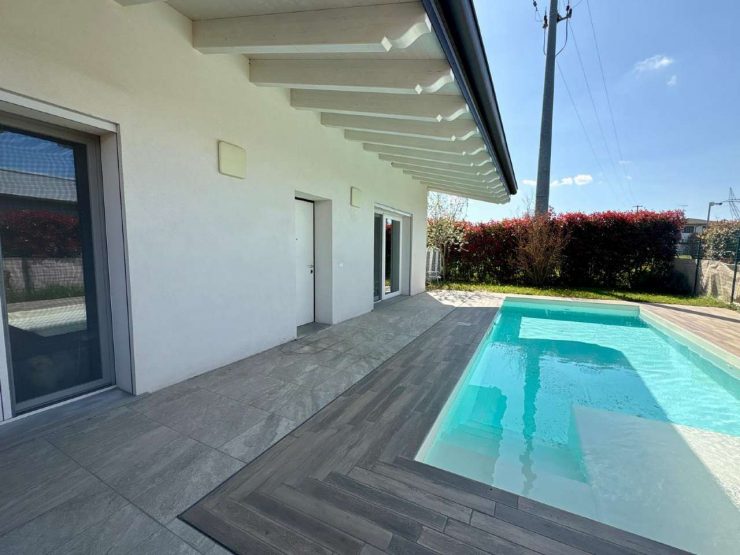 VILLA SINGOLA IN VENDITA A LONATO DEL GARDA!!!