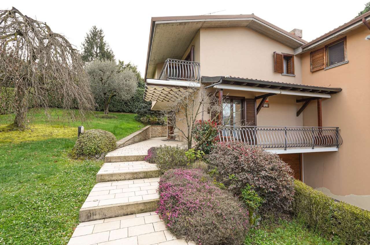 IN VENDITA VILLA BIFAMILIARE  NEL PRESTIGIOSO RESIDENCE DI CASTEL MONTECCHIO!!
