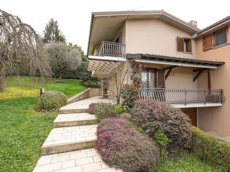 IN VENDITA VILLA BIFAMILIARE  NEL PRESTIGIOSO RESIDENCE DI CASTEL MONTECCHIO!!
