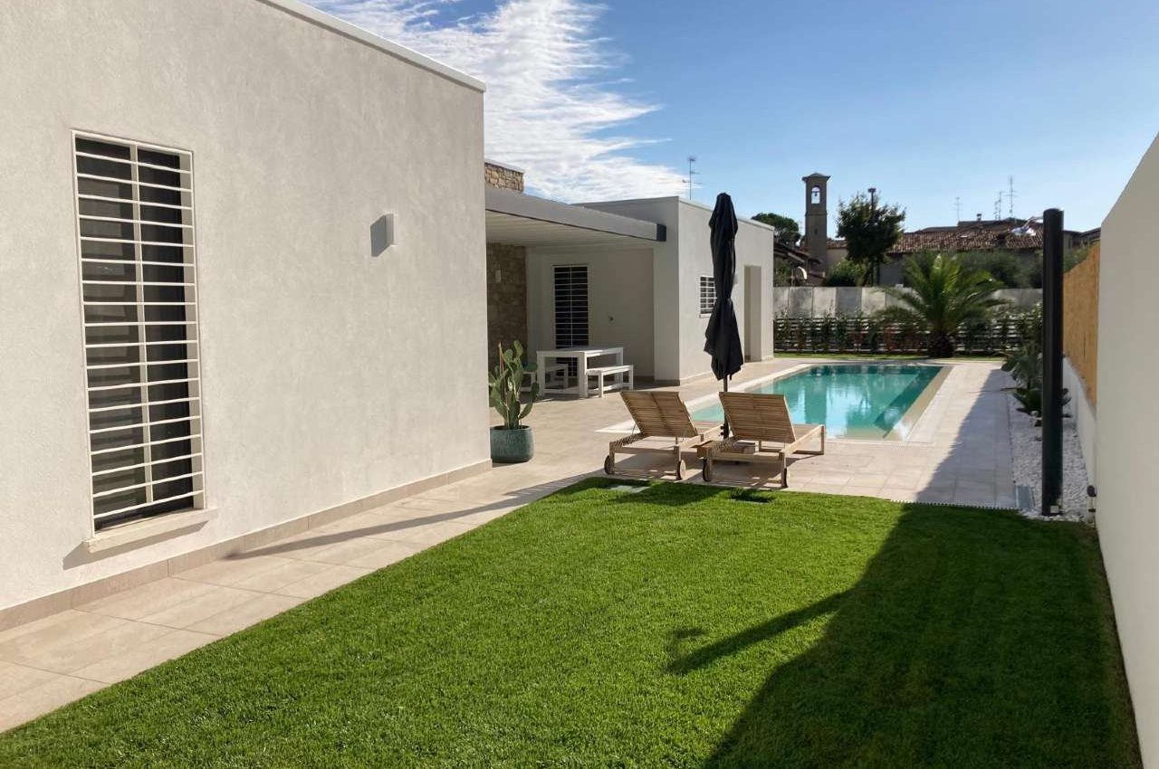 VILLA SINGOLA A PADENGHE SUL GARDA