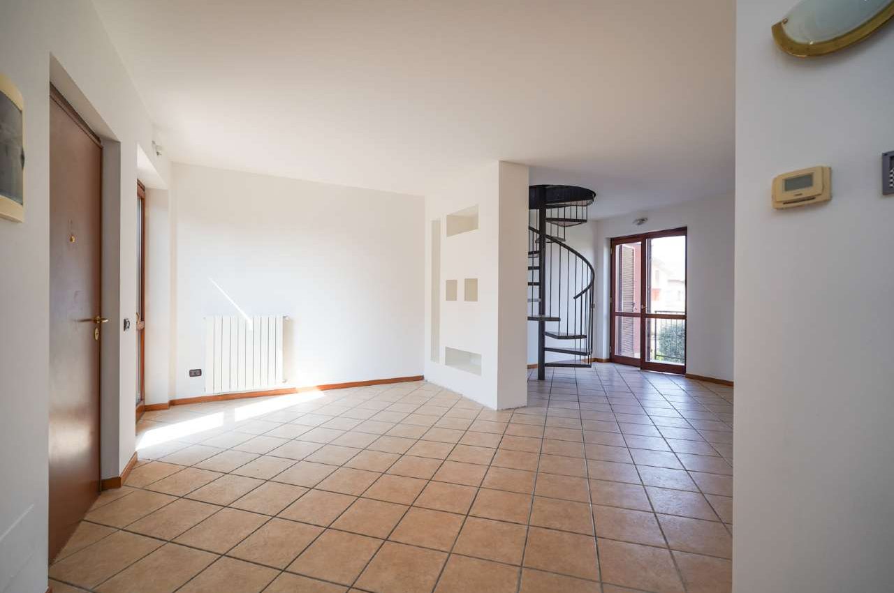 APPARTEMENTO CON TAVERNA E GIARDINO