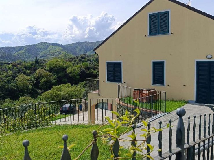 SAVONA PORZIONE DI VILLA CON VISTA MARE!