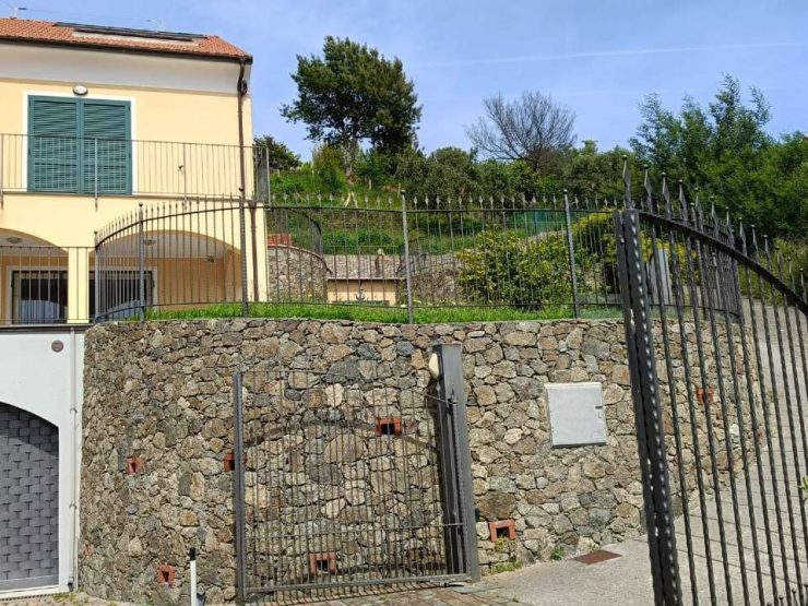 SAVONA PORZIONE DI VILLA CON VISTA MARE!