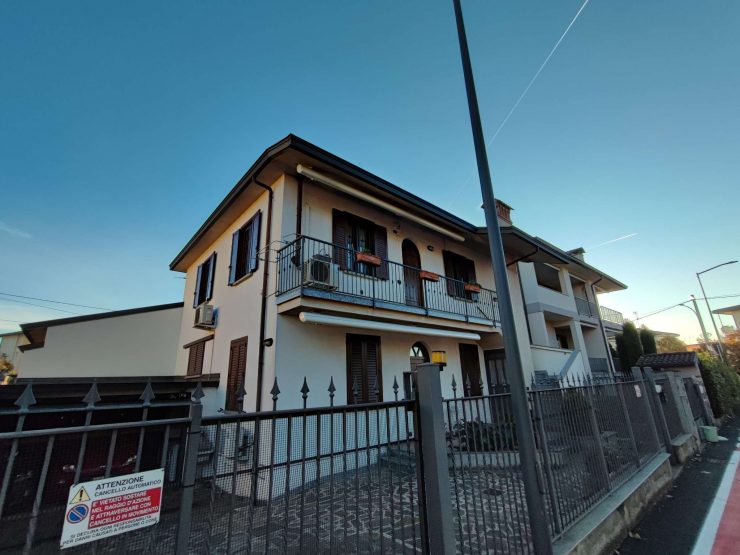 VILLETTA BIFAMILIARE A CARAVAGGIO