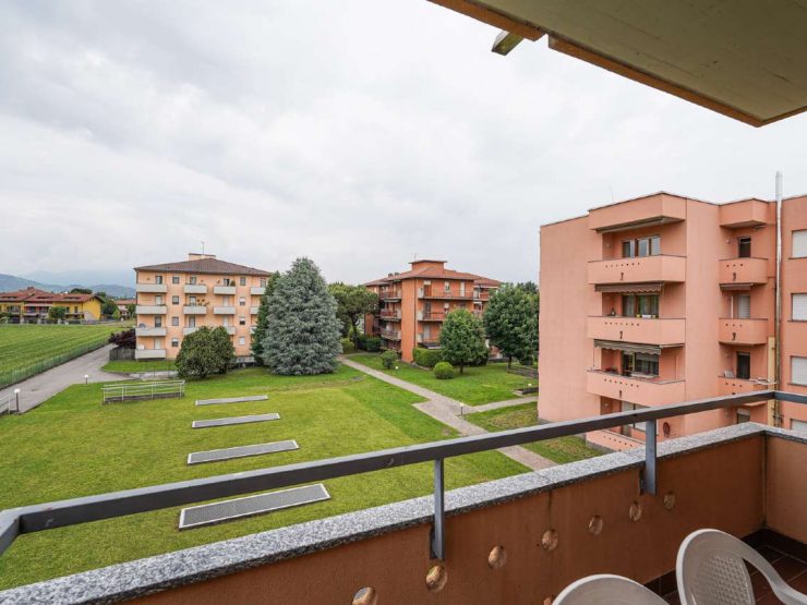 TRILOCALE COMPLETAMENTE ARREDATO POSTO AL SECONDO PIANO CON ASCENSORE, BOX E CANTINA A BONATE SOTTO