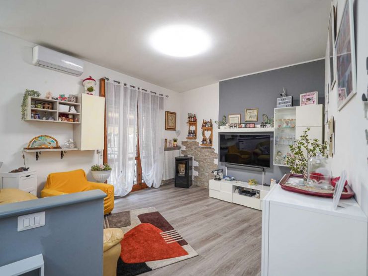 Luminoso trilocale ristrutturato in corte – ideale per giovani coppie o famiglie