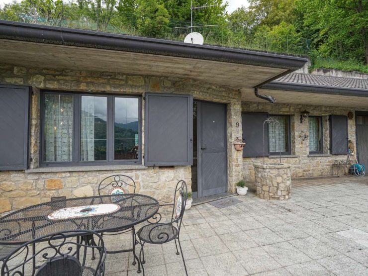 Villa Indipendente con Giardino Privato a Zogno – Comfort, Stile e Tranquillità
