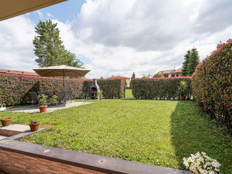 VILLA A SCHIERA CON DUE APPARTAMENTI