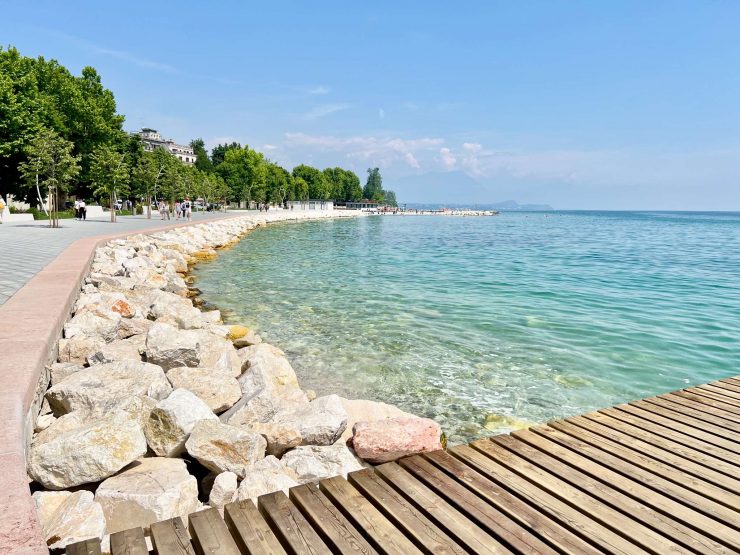 Appartamento con accesso diretto al verde a due passi dal Lago.