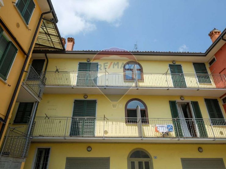 BILOCALE CON BALCONE E BOX