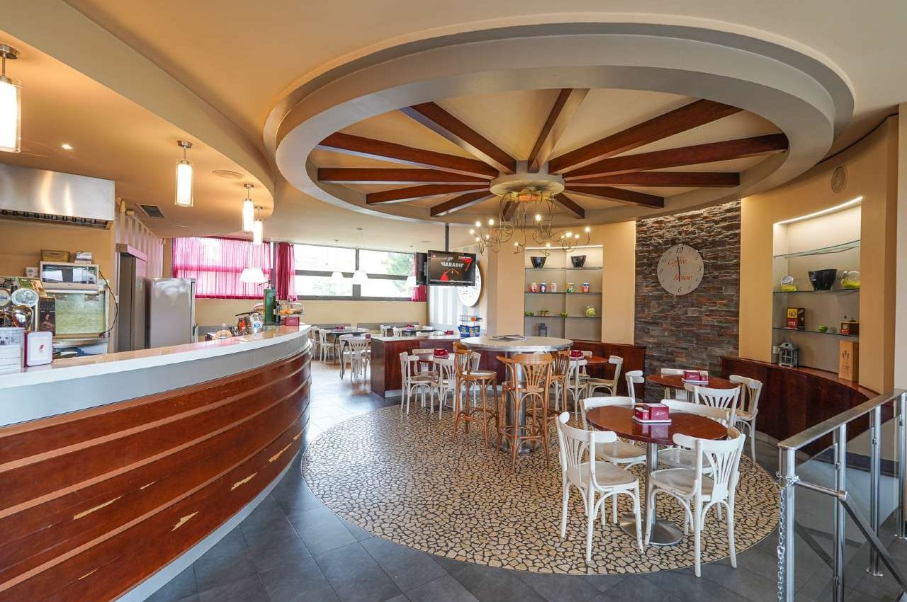 ATTIVITA’ BAR FRONTE STRADA!