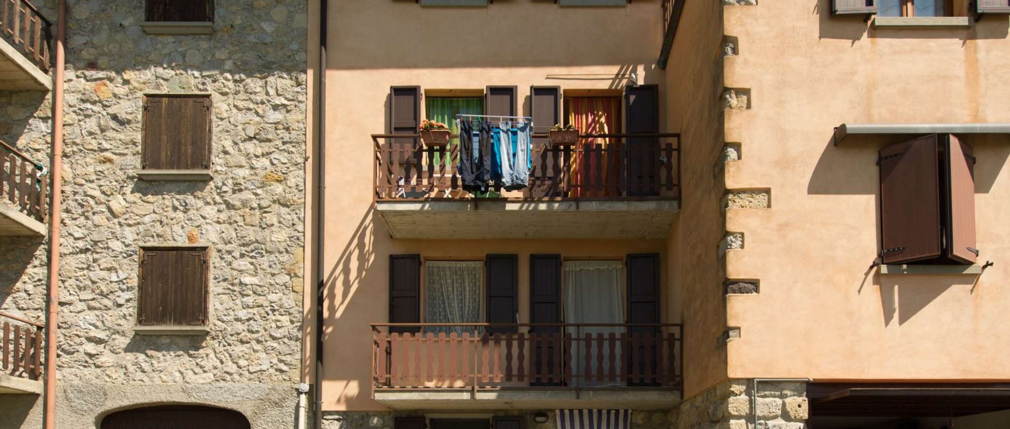 CASA INDIPENDENTE A CAMERATA CORNELLO
