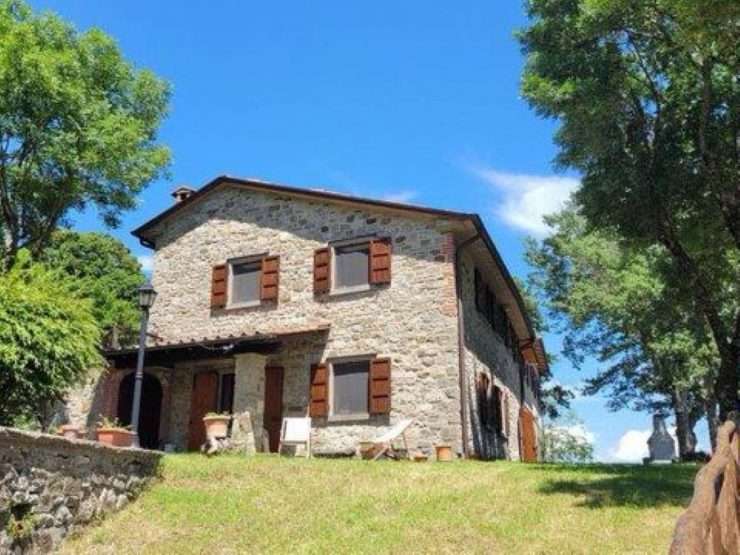 CASCINA SU DUE PIANI IN VENDITA AD ALBINO