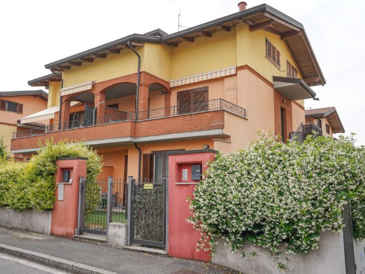 URGNANO  QUADRILOCALE IN VILLA  CON INGRESSO INDIPENDENTE !!!!!!!!!