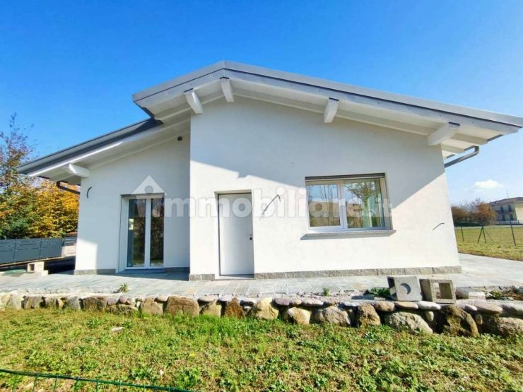 VILLA BIFAMILIARE SU DUE LIVELLI A CHIGNOLO D’ISOLA