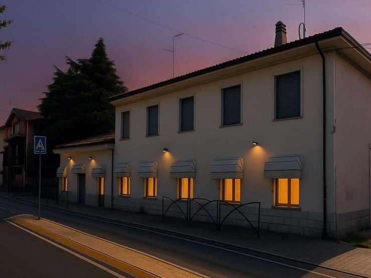STABILE INTERO DA RISTRUTTURARE – OTTIMA POSIZIONE FRONTE STRADA