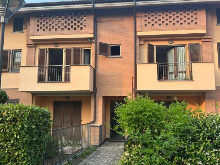 APPARTAMENTO SU DUE LIVELLI CON BOX E CANTINA A BASIANO