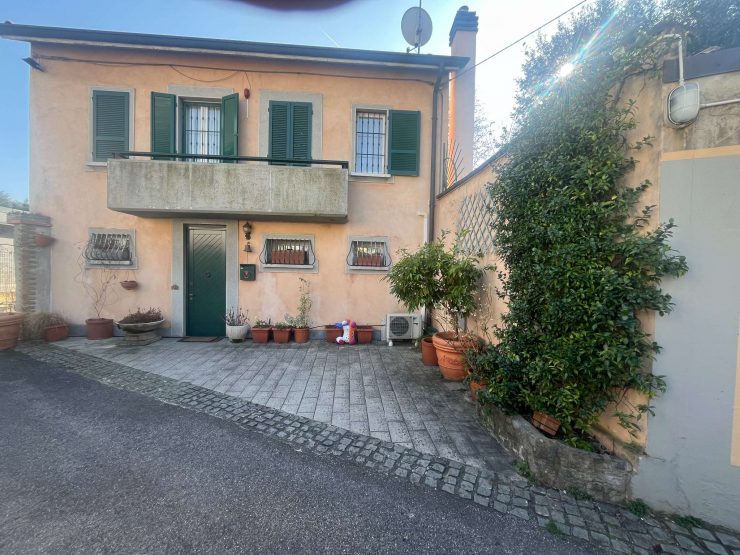 VILLA SINGOLA IN VENDITA A BERGAMO