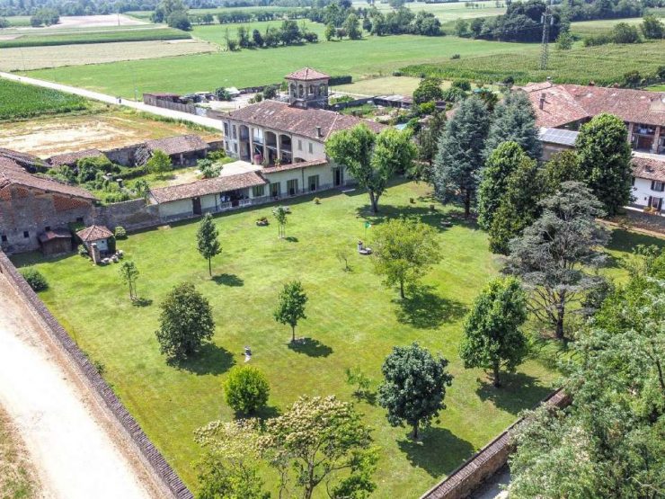 Casale con Torretta Panoramica e Parco Privato a 30 km da Milano