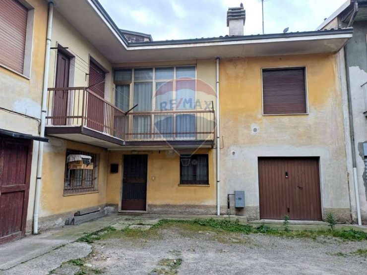 CASA SEMINDIPENDENTE CON BOX SINGOLO A BUSNAGO