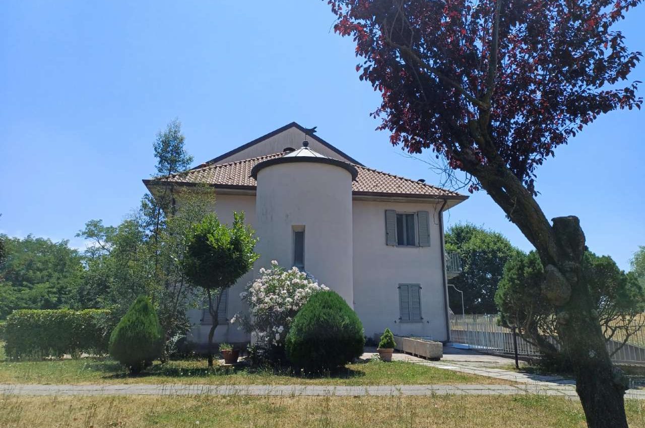 QUADRILOCALE CON BOX  A PADERNO D’ADDA