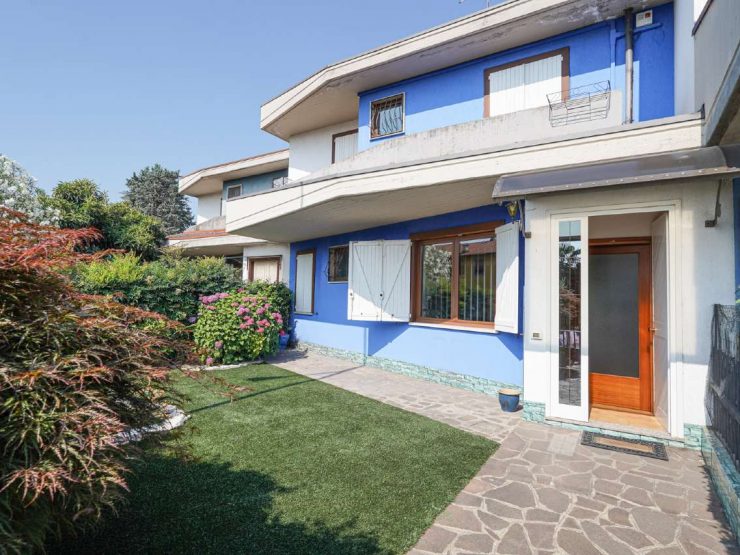 VILLA A SCHIERA CON BOX A BOLTIERE