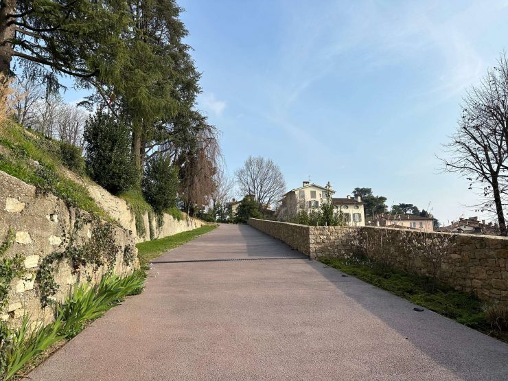 CASA SEMINDIPENDENTE CON BOX TRIPLO E GIARDINO PRIVATO A BERGAMO, CITTA’ ALTA COLLI
