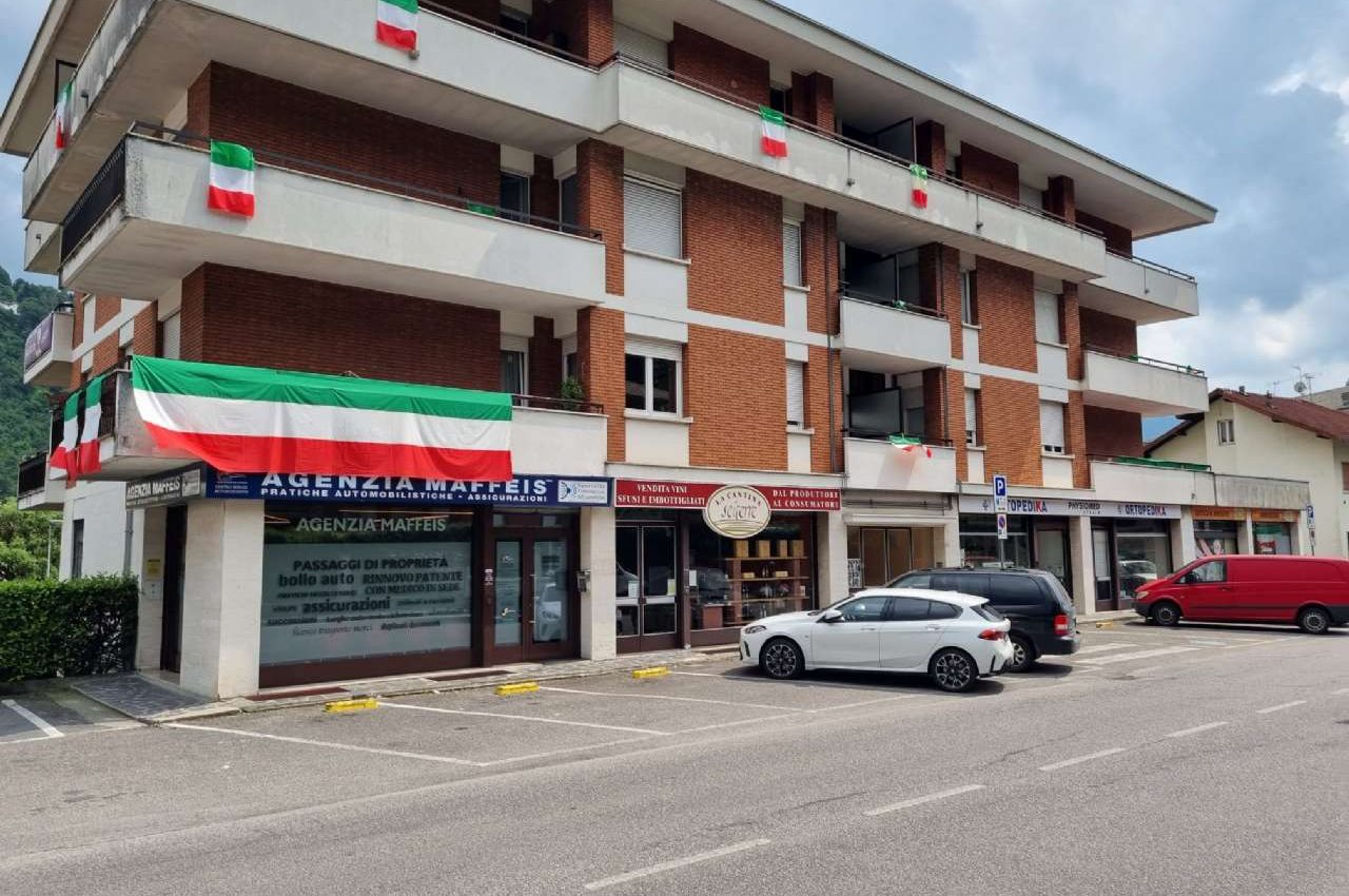 NEGOZIO A GAZZANIGA