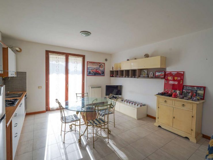BOLOCALE CON BOX SINGOLO E CANTINA A BREMBATE DI SOPRA