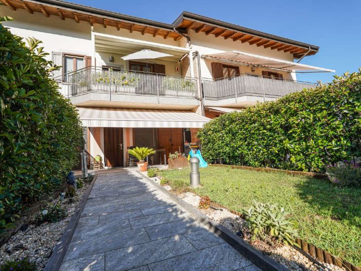 TRILOCALE CON GIARDINO, TAVERNA E BOX DOPPIO