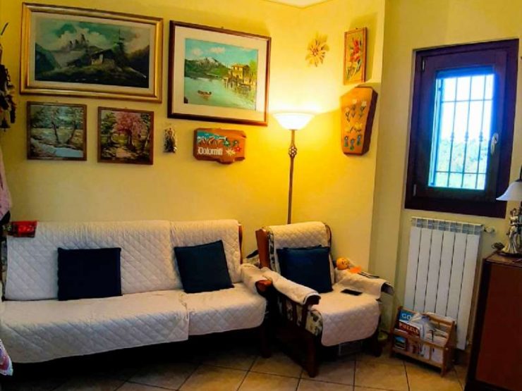 CASA INDIPENDENTE A CALCO