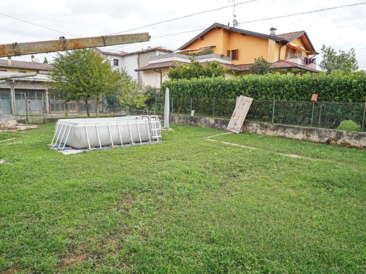 APPARTAMENTO A COMUN NUOVO CON GIARDINO