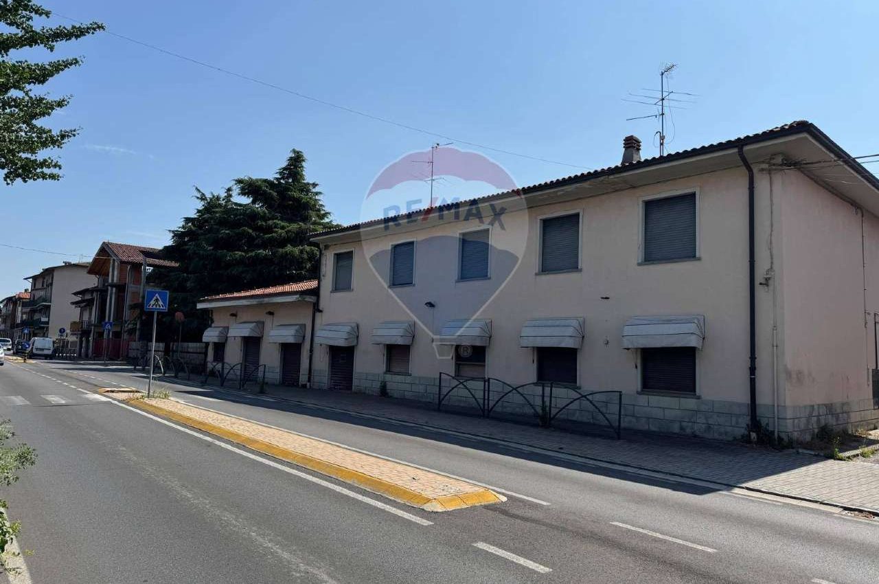 LOCALE COMMERCIALE A BOLTIERE